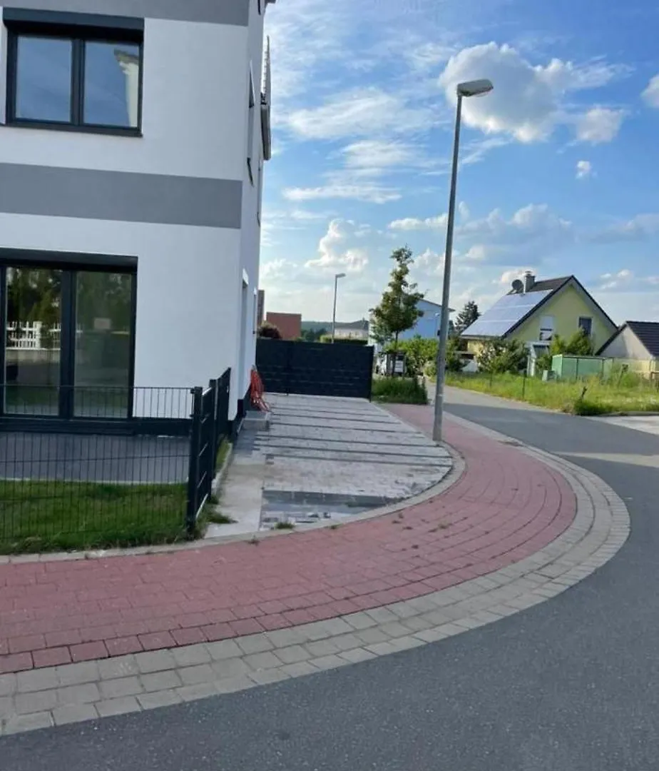 Neu-Gebautes-Komplettes-Reihenhaus Oberasbach 0*,